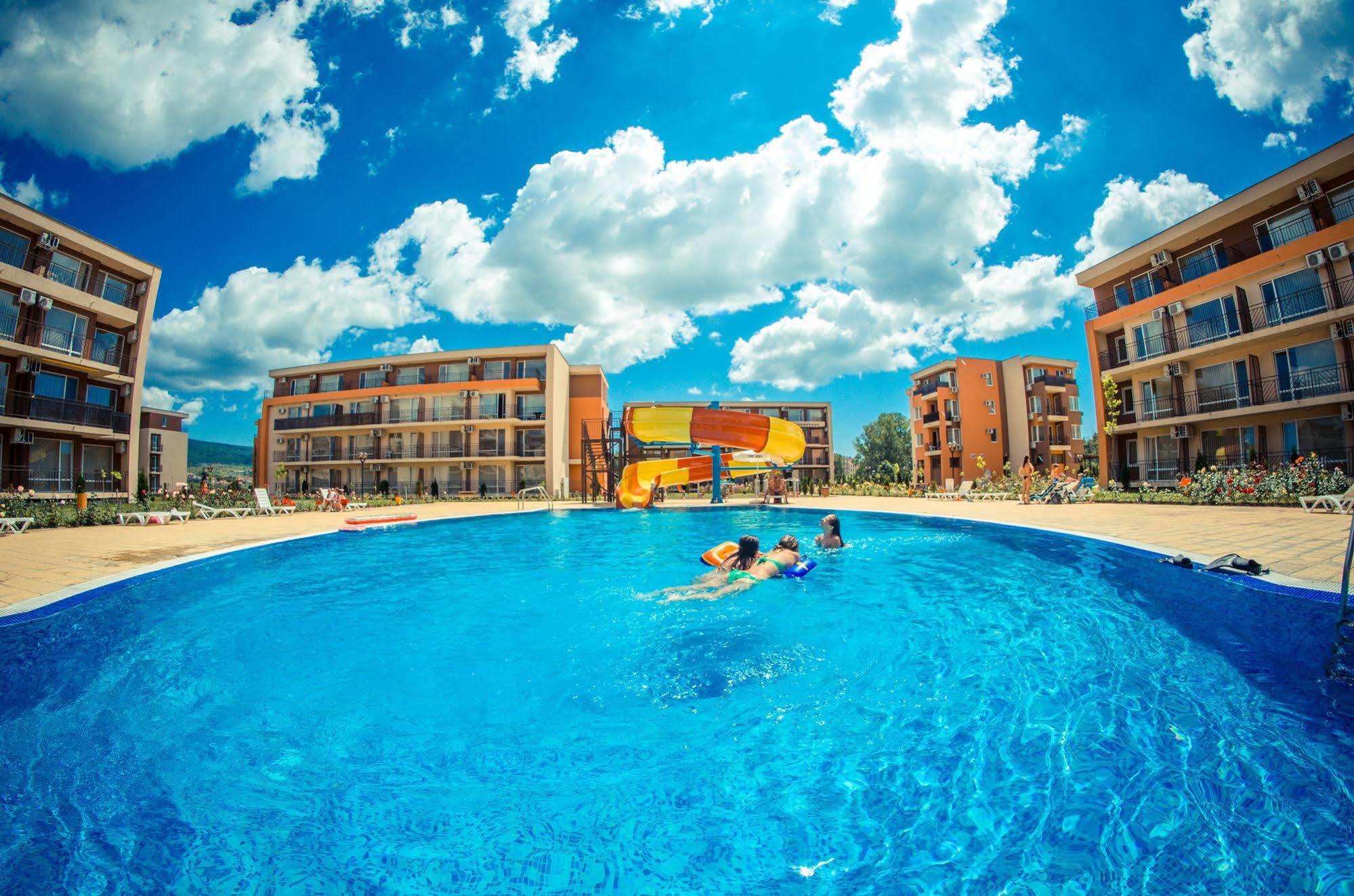 Holiday Fort Golf Club Sunny Beach Ngoại thất bức ảnh