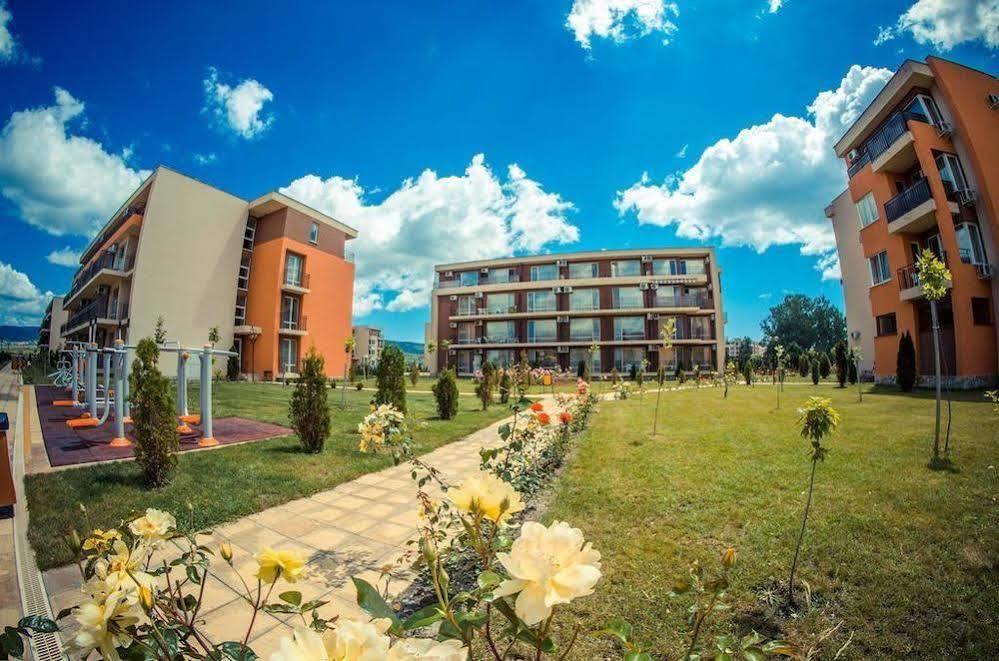 Holiday Fort Golf Club Sunny Beach Ngoại thất bức ảnh