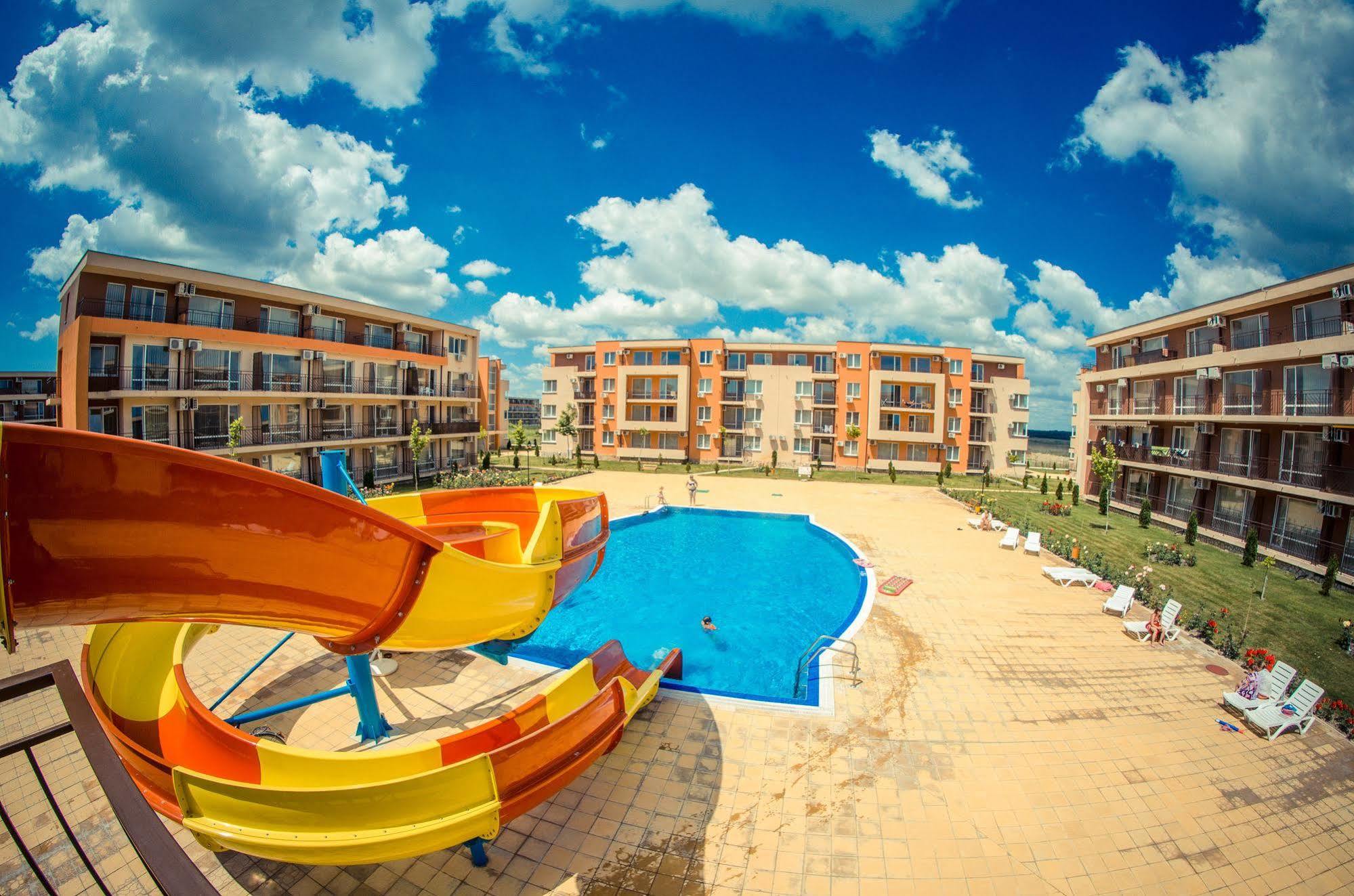 Holiday Fort Golf Club Sunny Beach Ngoại thất bức ảnh